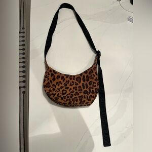BAGGU Small Nylon Crescent Bag - Leopard
